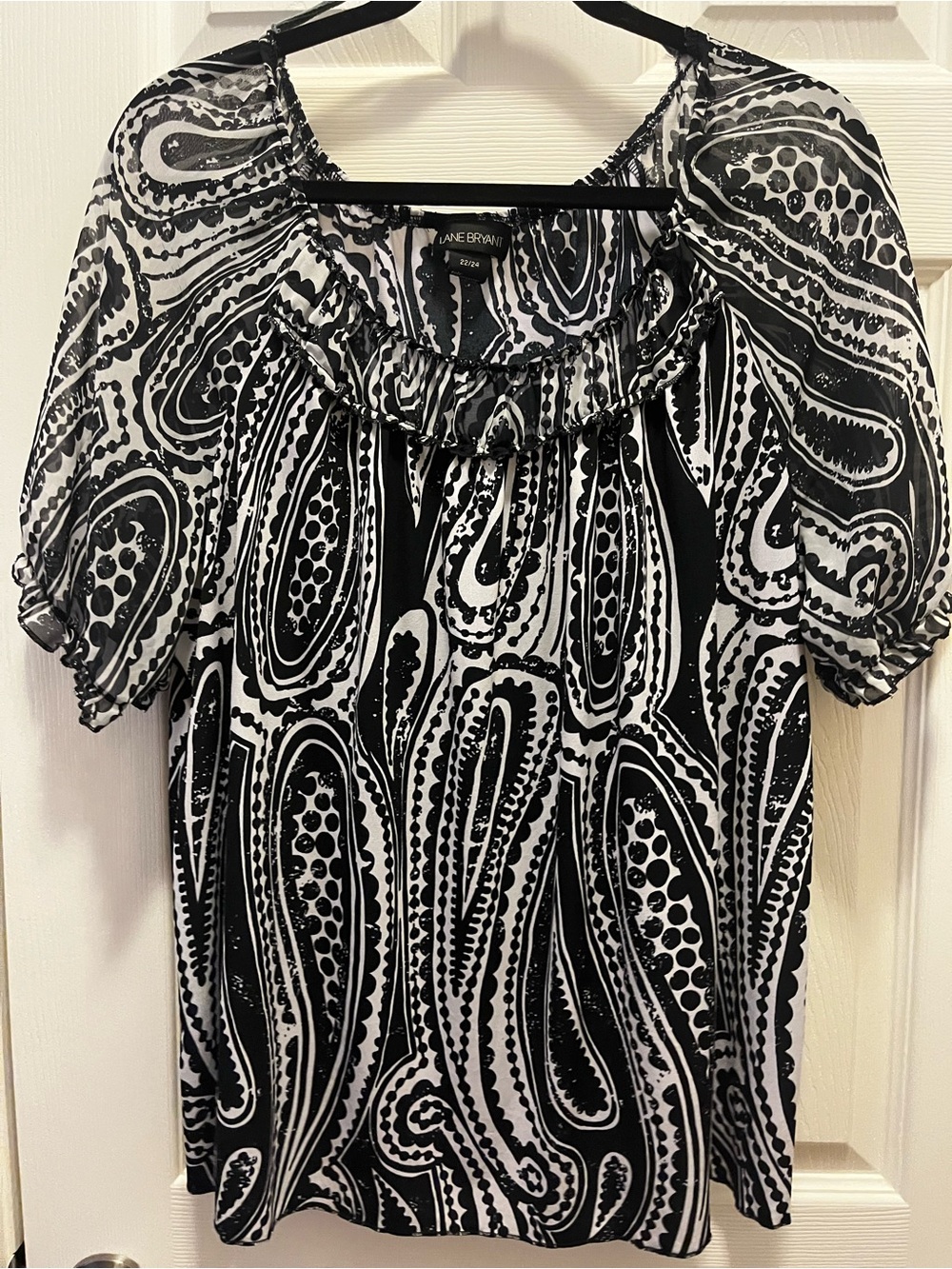 Lane Bryant Black White Paisley Ruffle Blouse Plus Size 22/24 - Fits sized 18/20